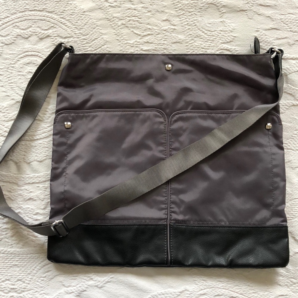 Large grey Baggallini tote with pink / purple